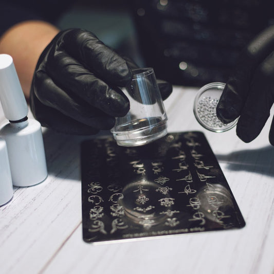 Was genau ist Stamping? - Doriana Cosmetics GmbH