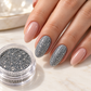 Nailart-Beispiel mit feinem silbernem Sugar-Glitzer auf mandelförmigen Nägeln