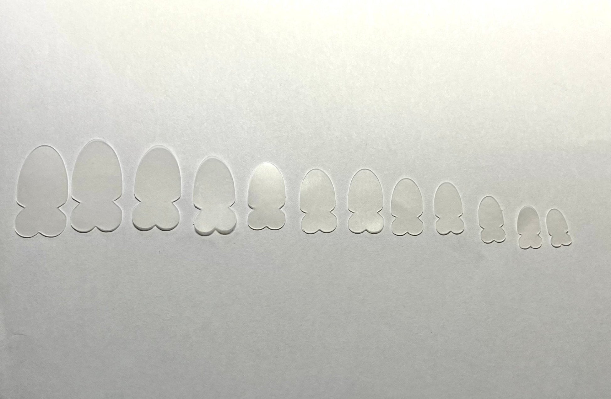Einlegeschablonen für die Herstellung von French Designs, lang, oval,13 Stück (Art.-Nr.:i12) - Doriana Cosmetics GmbH
