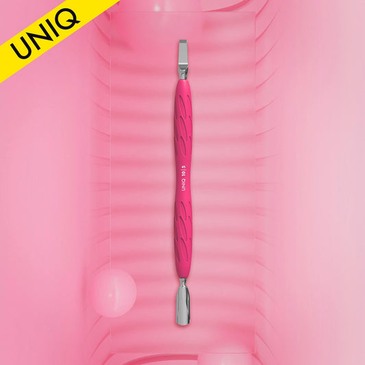 Maniküreschieber mit Silikongriff „Gummy“ UNIQ 10 TYP 5 (schmaler abgerundeter Schieber + breite Klinge) - Doriana Cosmetics GmbH