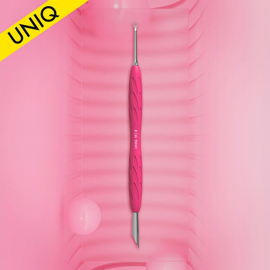 Maniküreschieber mit Silikongriff „Gummy“ UNIQ 11 TYP 2 (schräger Schieber + Ring) - Doriana Cosmetics GmbH